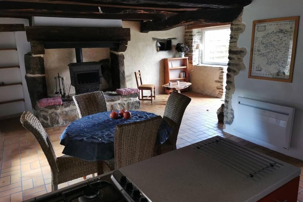 Petite Maison Dans Les Monts D'Arree Ty Coz Commana Екстер'єр фото